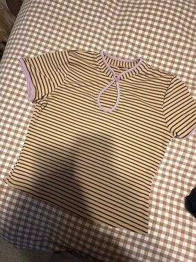 Cute shirt brown horizontal stripes
